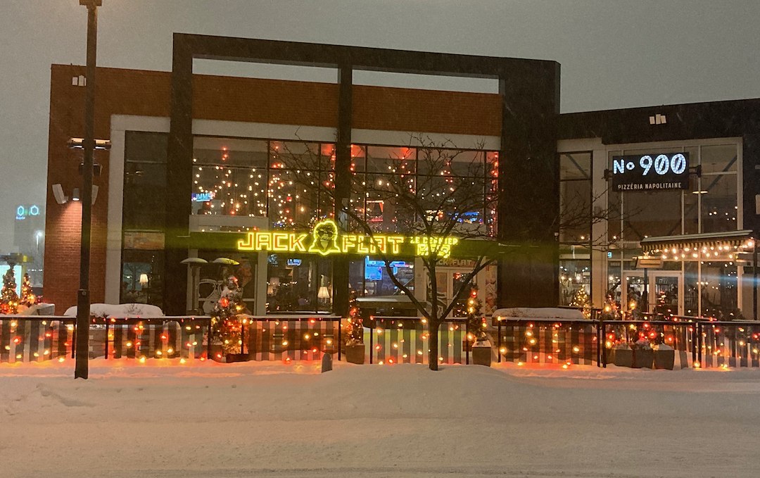 Magnifique installation des lumières de Noël pour les restaurants à Laval